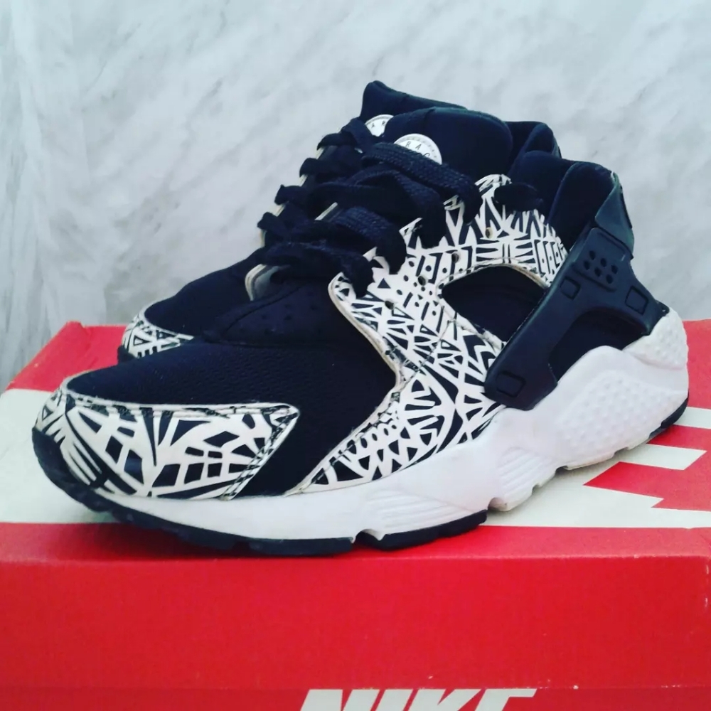 NIKE HUARACHE RUN PRINT running shoes GS SIZE 6.5Y womens 8 fits more like 7